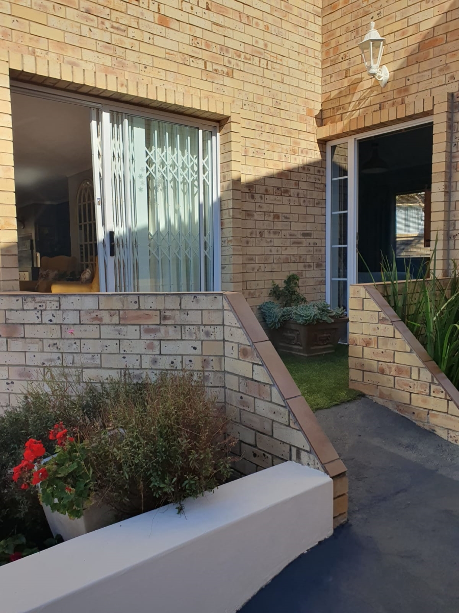 3 Bedroom Property for Sale in Wavecrest Eastern Cape